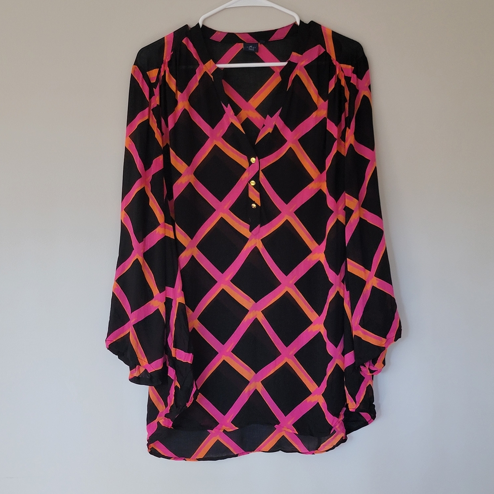 ​Kaari Blue Woman | Geometric Rayon V-Neck Roll-Tab Tunic - 2X​